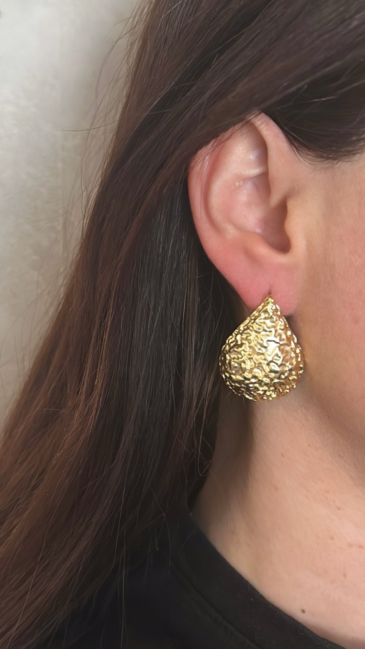 Boucles d’oreilles goutte martelées dorées