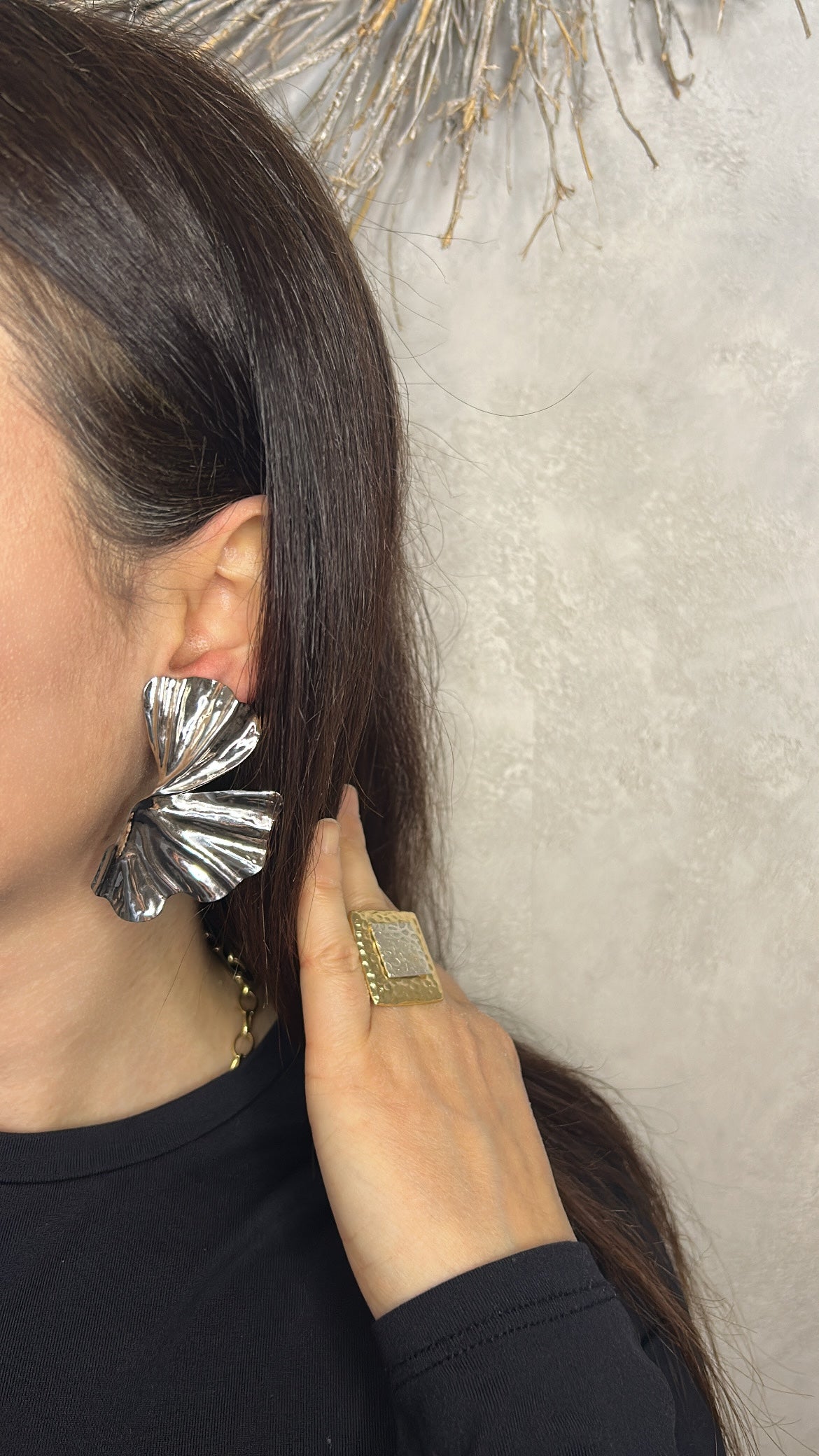 Boucles d’oreilles design floral dorées ou argentées