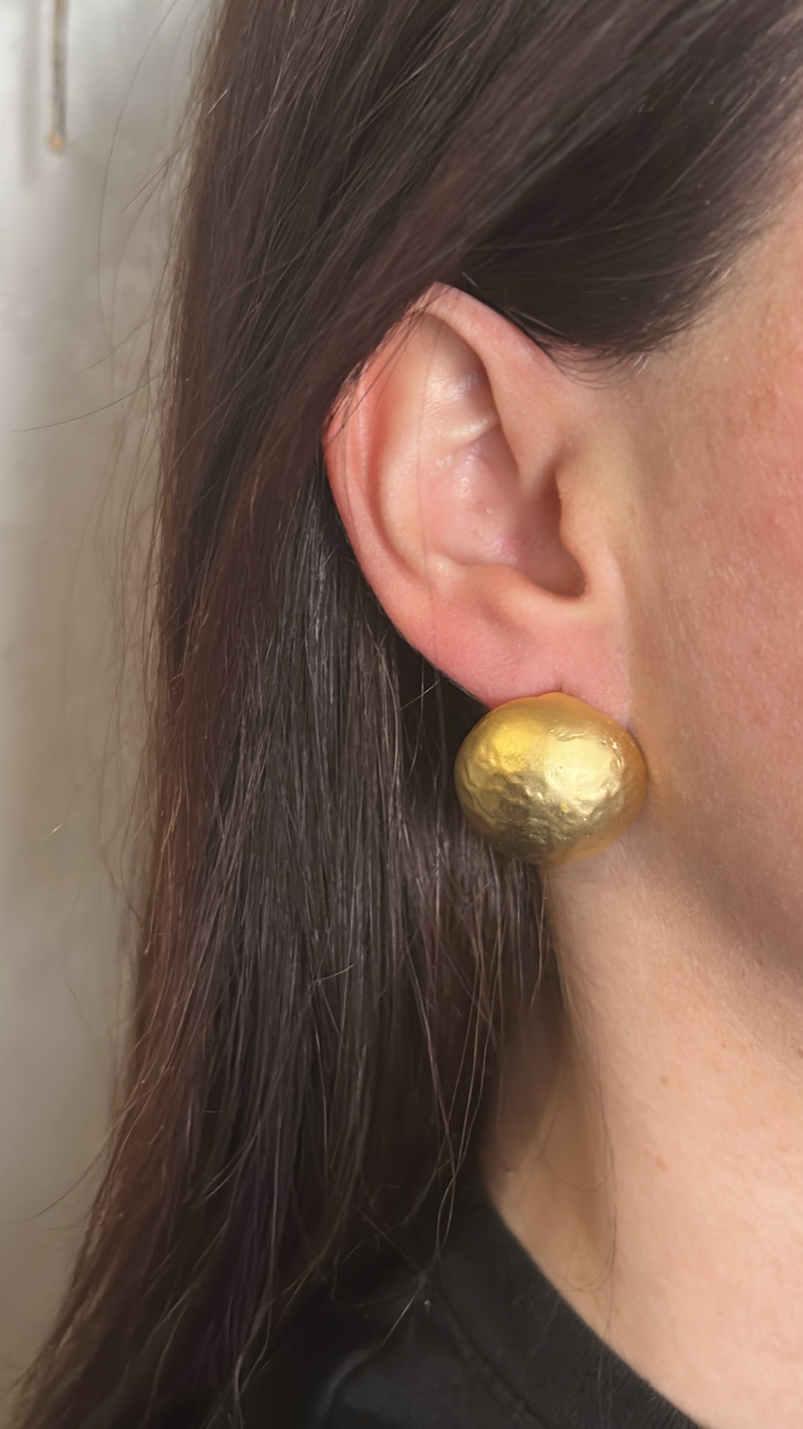 Boucles d’oreilles rondes dorées texturées