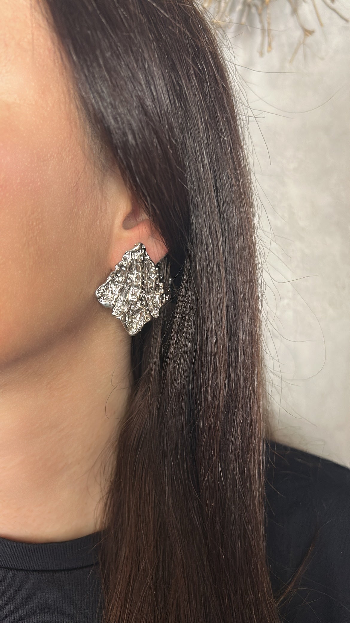 Boucles d’oreilles effet feuille dorée texturée