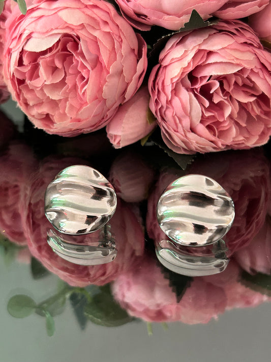 Boucles d’oreilles sculpturales argentées