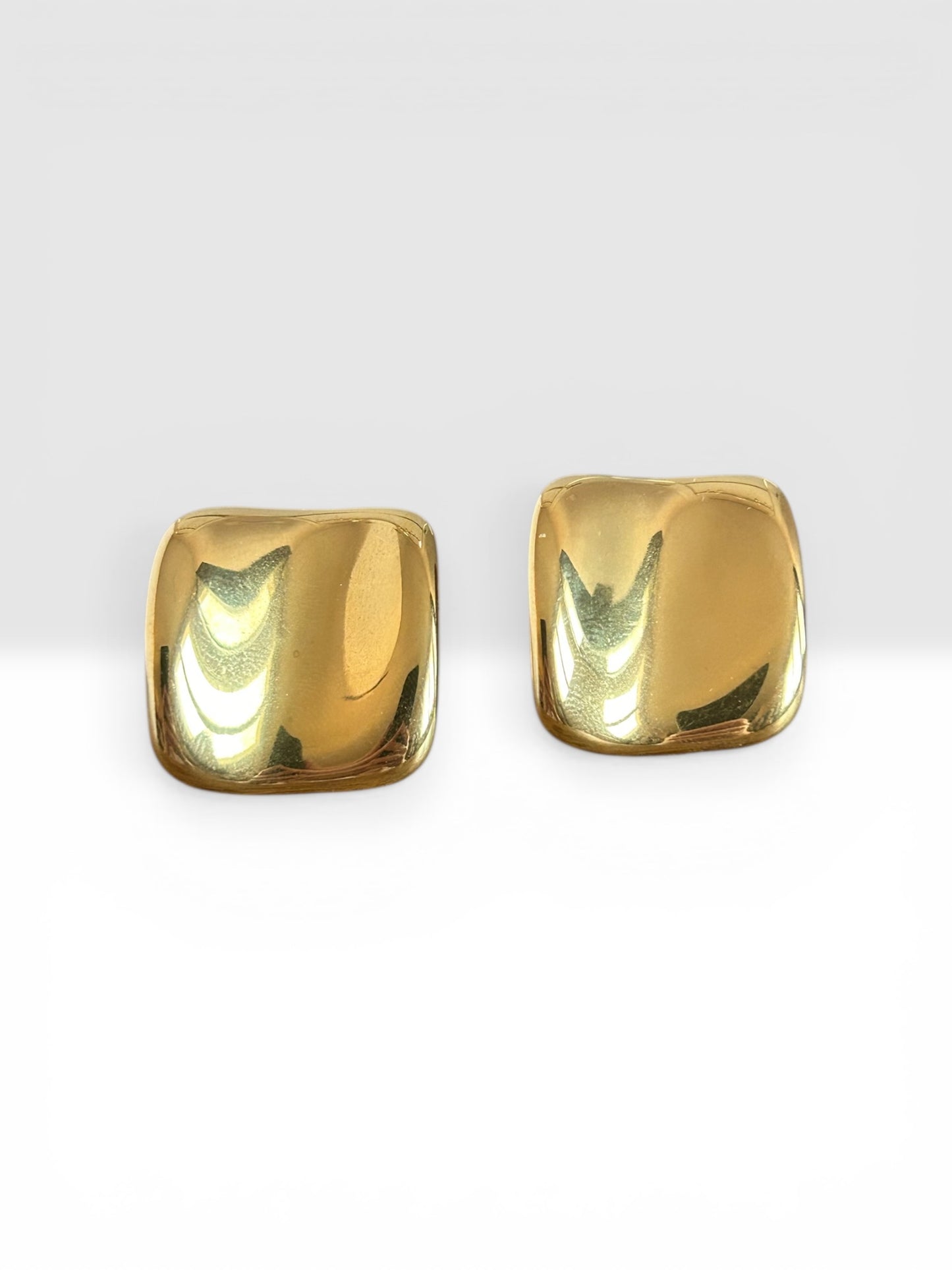 Boucles d’oreilles carrées ondulées dorées