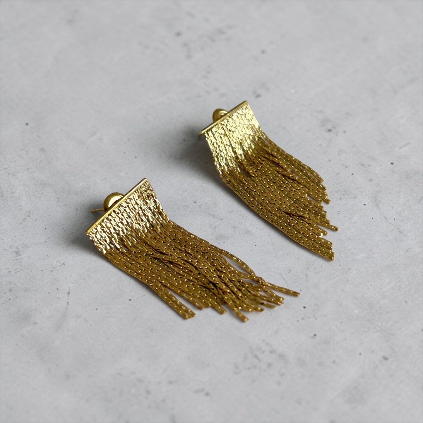 Boucles d’oreilles pendantes à pampilles dorées