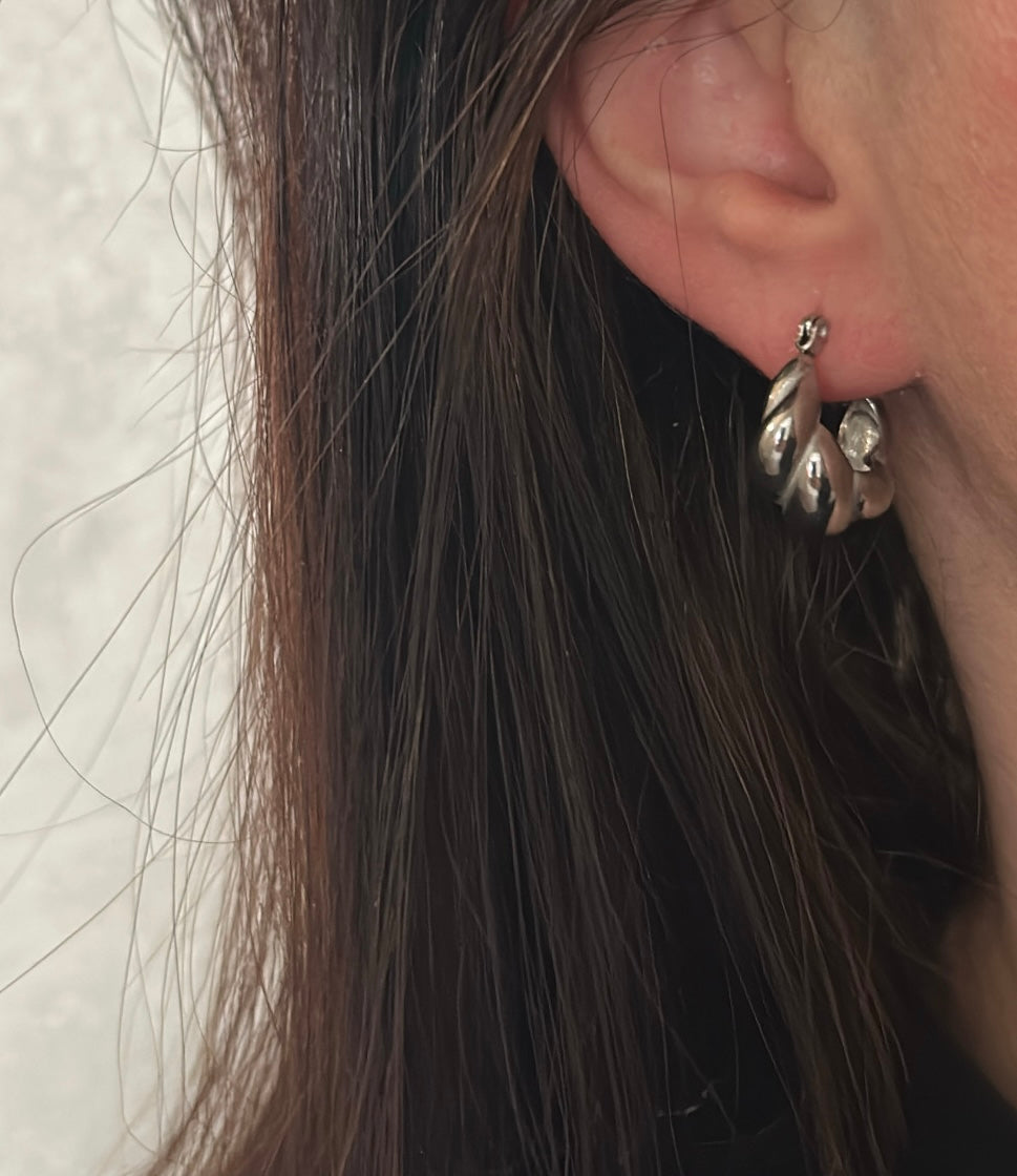 Boucles d’oreilles créoles dorées ou argenté design torsadé