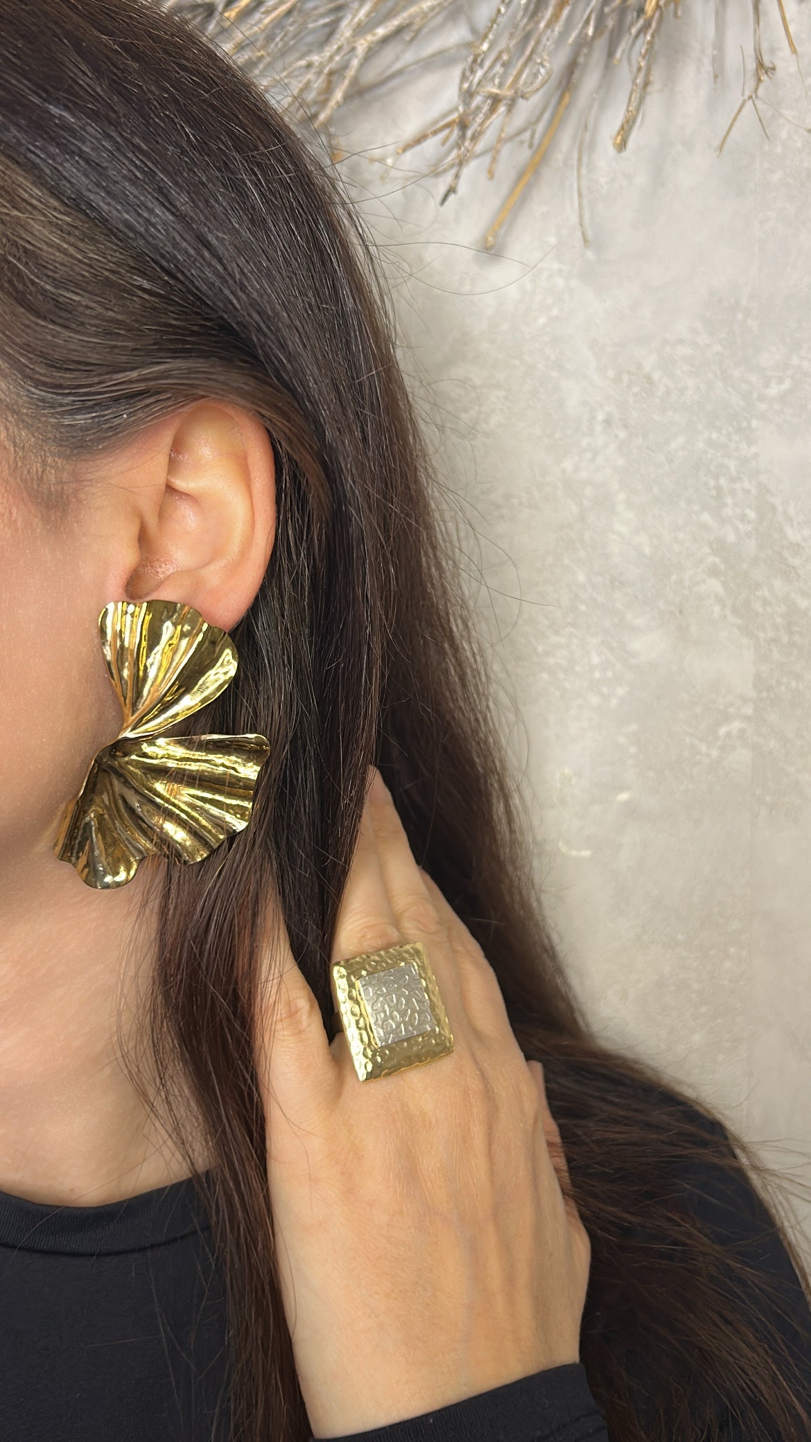 Boucles d’oreilles design floral dorées ou argentées
