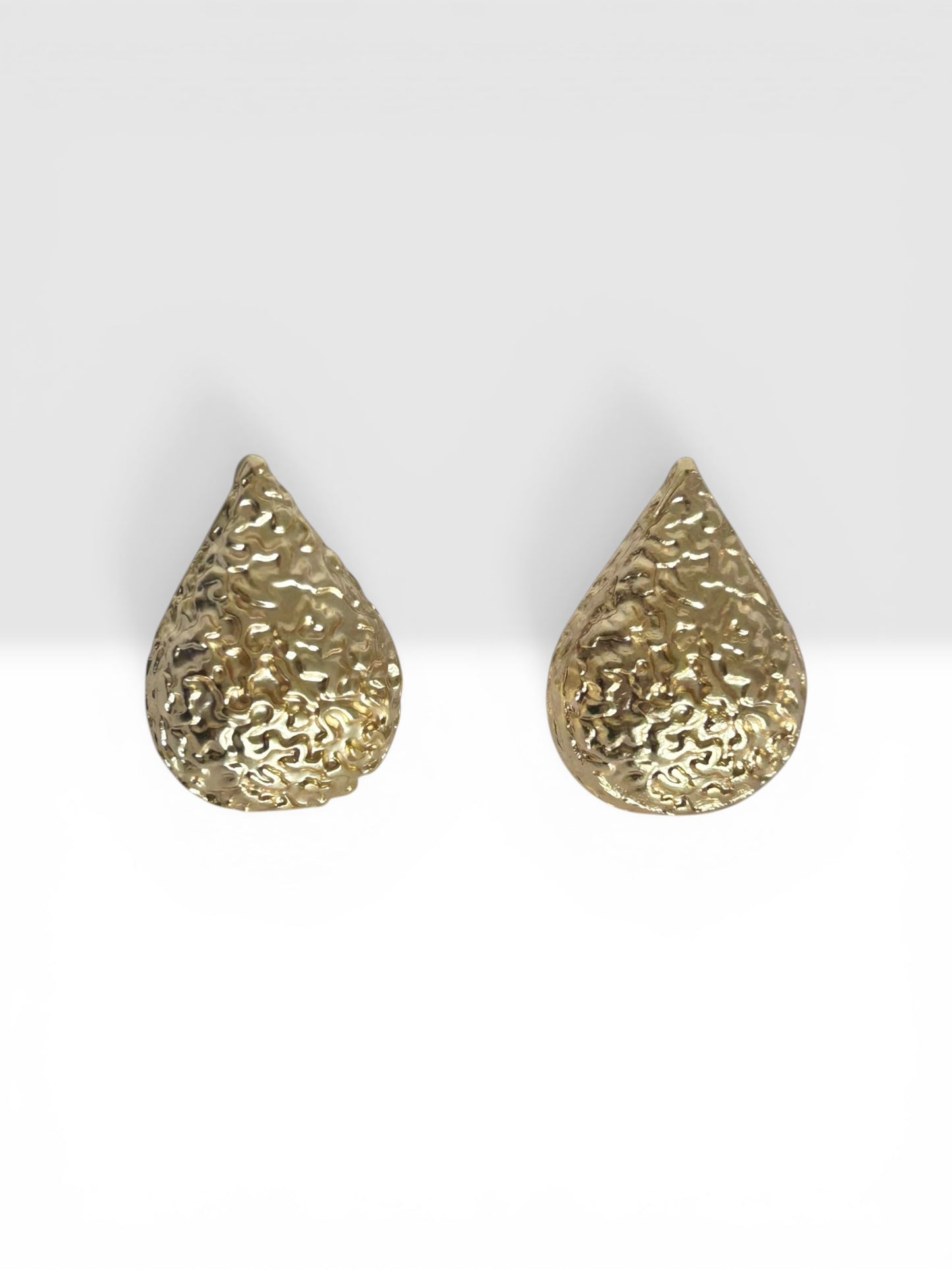 Boucles d’oreilles goutte martelées dorées