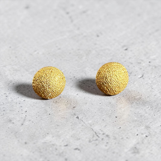 Boucles d’oreilles boule texturée, dorées ou argentées