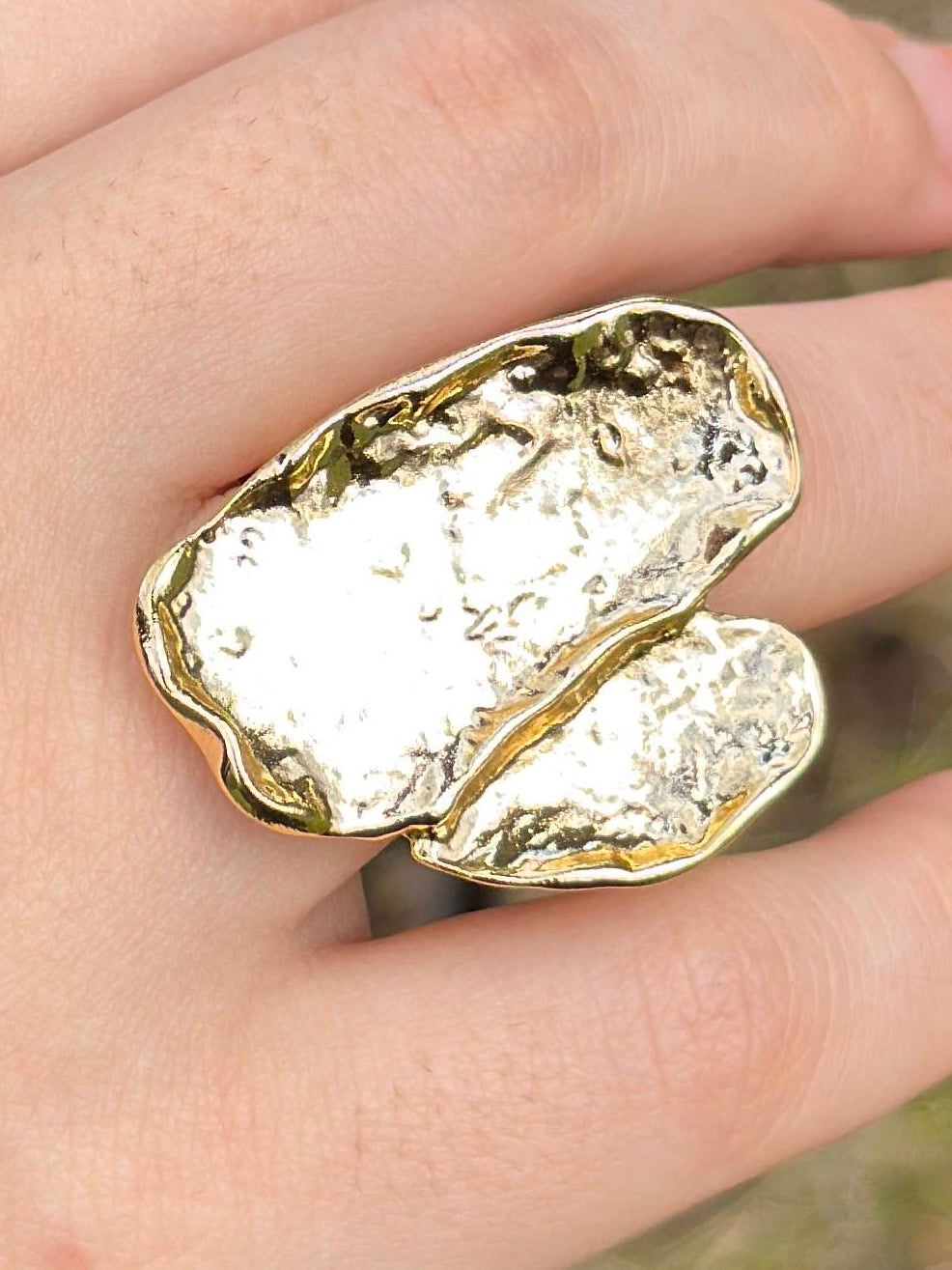 Bague sculpturale abstraite dorée ajustable