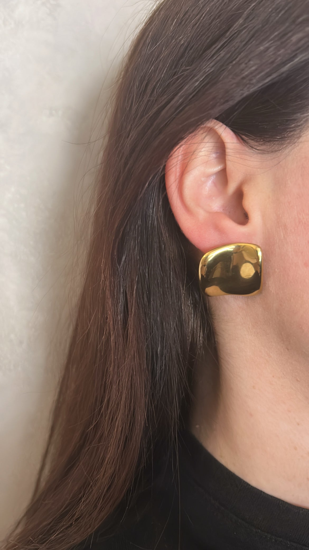 Boucles d’oreilles carrées ondulées dorées