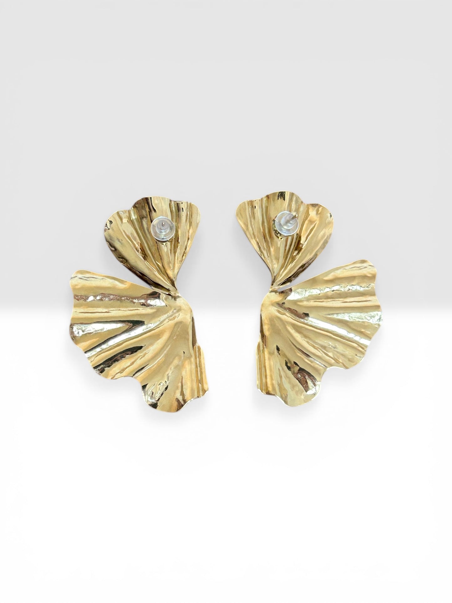 Boucles d’oreilles design floral dorées ou argentées